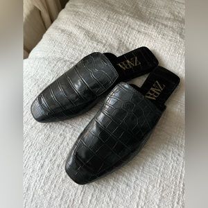 Zara flat mules in black. Size 38(US 7)